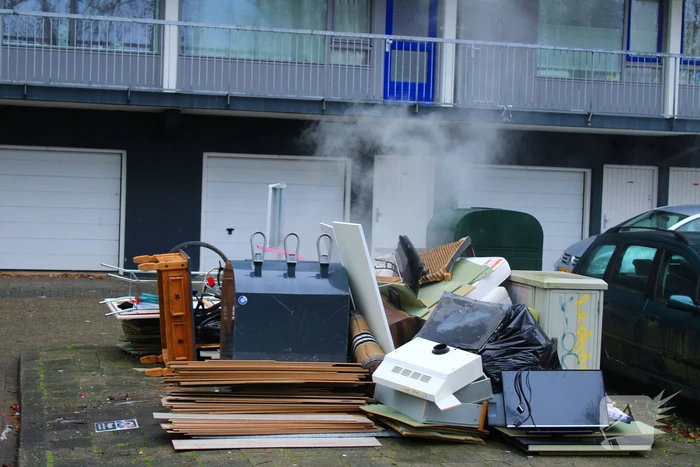 Veel rook bij brand in ondergrondse container