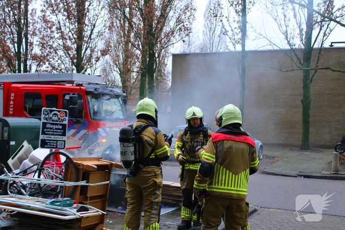 Veel rook bij brand in ondergrondse container