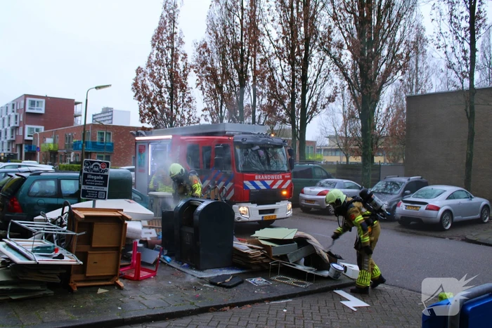 Veel rook bij brand in ondergrondse container