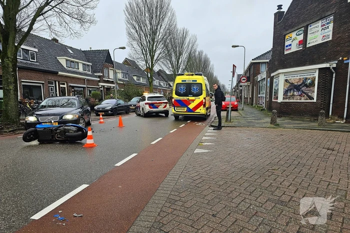 Scooterrijder geschept door automobilist