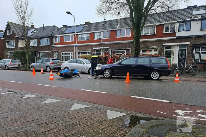 Scooterrijder geschept door automobilist