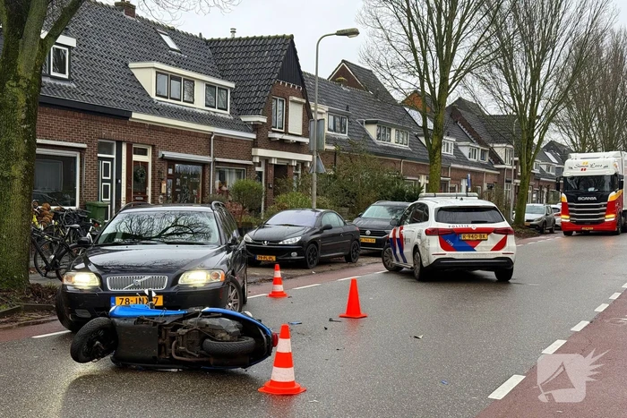 Scooterrijder geschept door automobilist