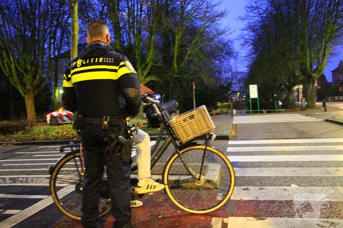 Fietsster botst tegen stoeprand