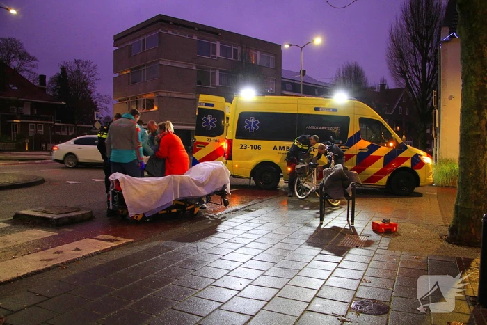 Fietsster botst tegen stoeprand