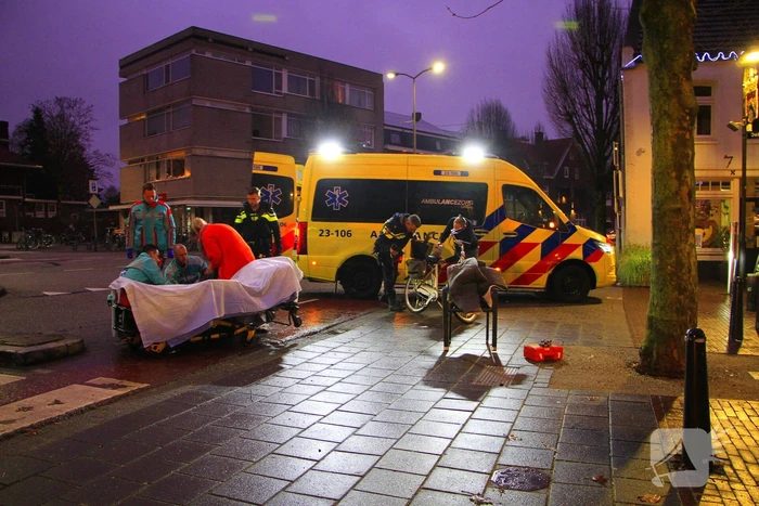 Fietsster botst tegen stoeprand