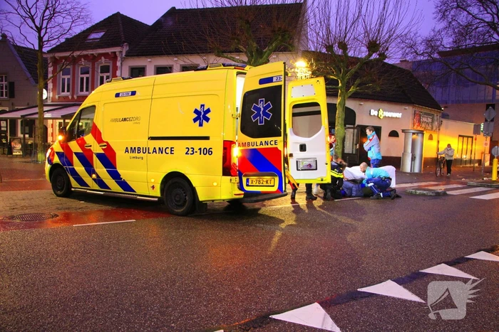 Fietsster botst tegen stoeprand