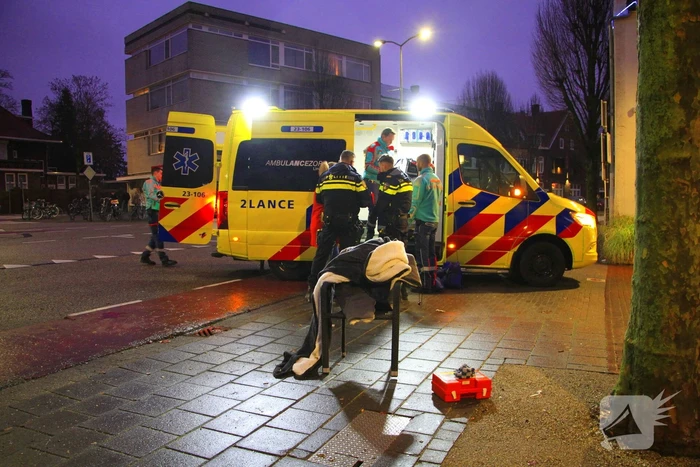 Fietsster botst tegen stoeprand