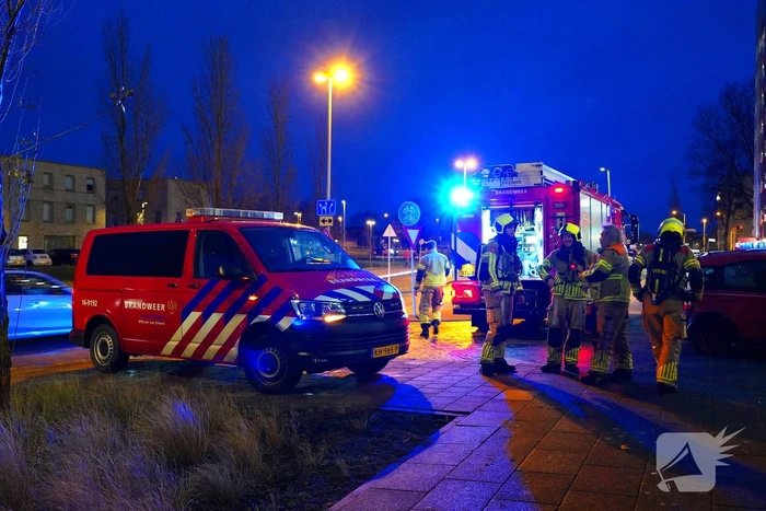 Vuurwerk zet portiek vol rook