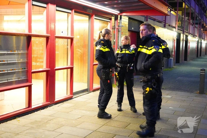 Vuurwerk zet portiek vol rook