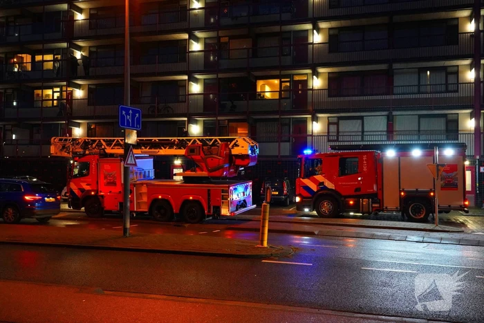Vuurwerk zet portiek vol rook