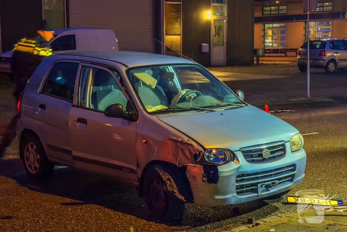 Automobilist gewond bij botsing tegen lichtmast