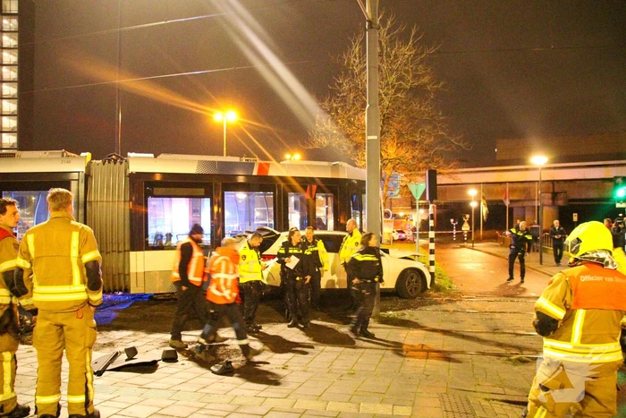 Meerdere gewonden bij ernstige botsing tussen auto en tram