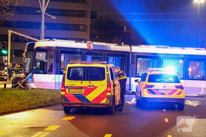 Meerdere gewonden bij ernstige botsing tussen auto en tram
