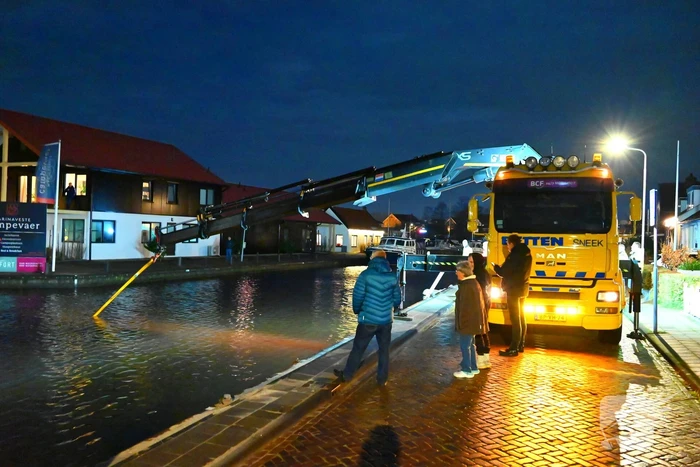 Twee personen uit water gered na ongeval