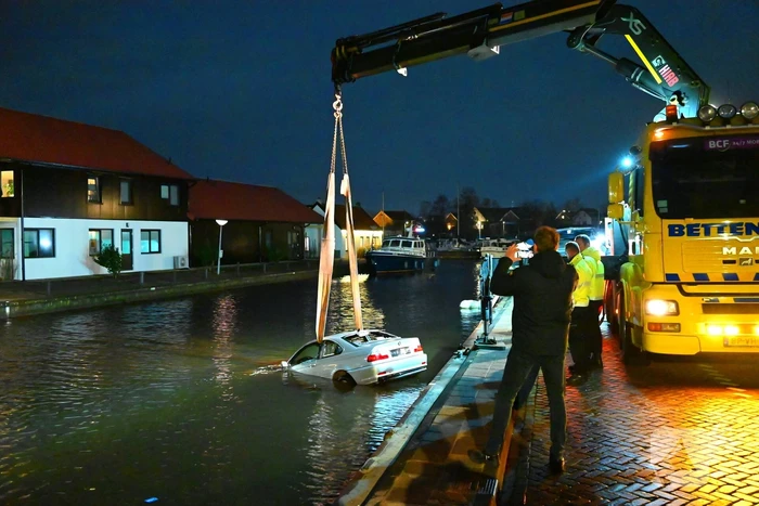 Twee personen uit water gered na ongeval