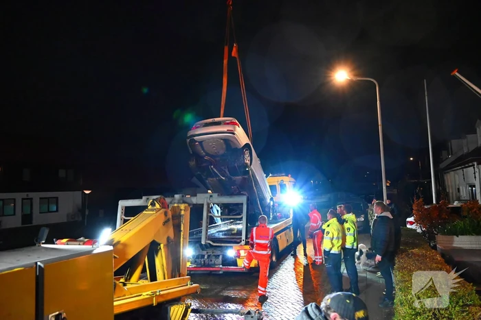 Twee personen uit water gered na ongeval