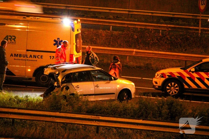 Auto zwaar beschadigd na ongeval op snelweg