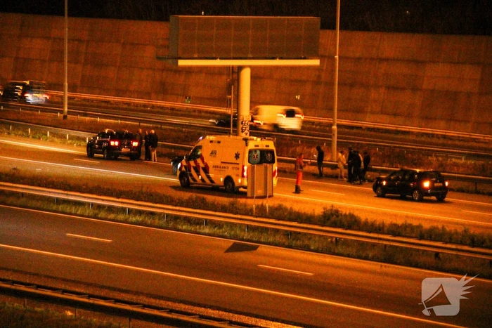 Auto zwaar beschadigd na ongeval op snelweg