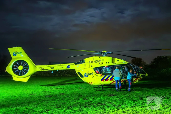 Ambulance helikopter vervoerd patiënt vanaf eilanden