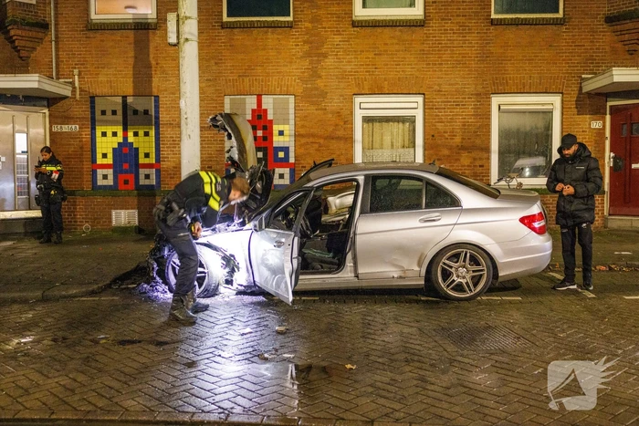 Eigenaar ziet auto in vlammen op gaan