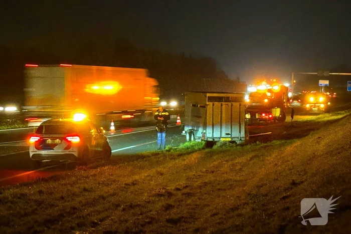 Eenzijdig ongeval op snelweg bij afslag Volkel veroorzaakt verkeershinder