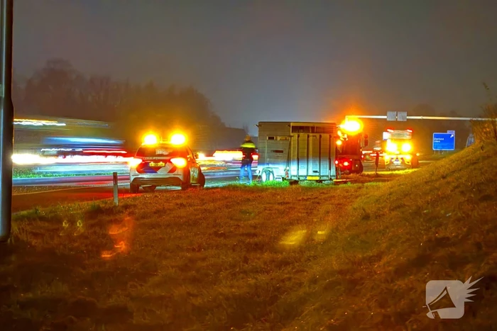 Eenzijdig ongeval op snelweg bij afslag Volkel veroorzaakt verkeershinder