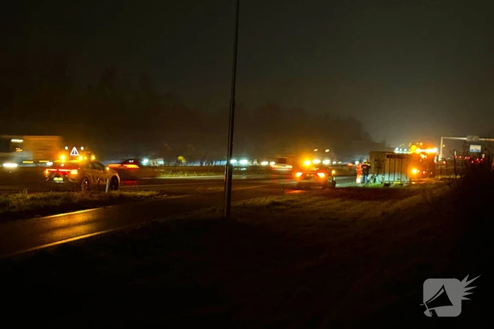 Eenzijdig ongeval op snelweg bij afslag Volkel veroorzaakt verkeershinder