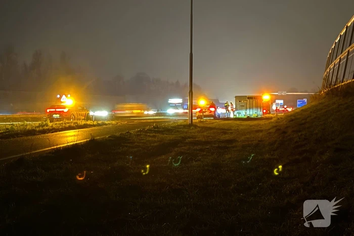 Eenzijdig ongeval op snelweg bij afslag Volkel veroorzaakt verkeershinder