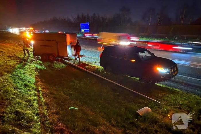Eenzijdig ongeval op snelweg bij afslag Volkel veroorzaakt verkeershinder