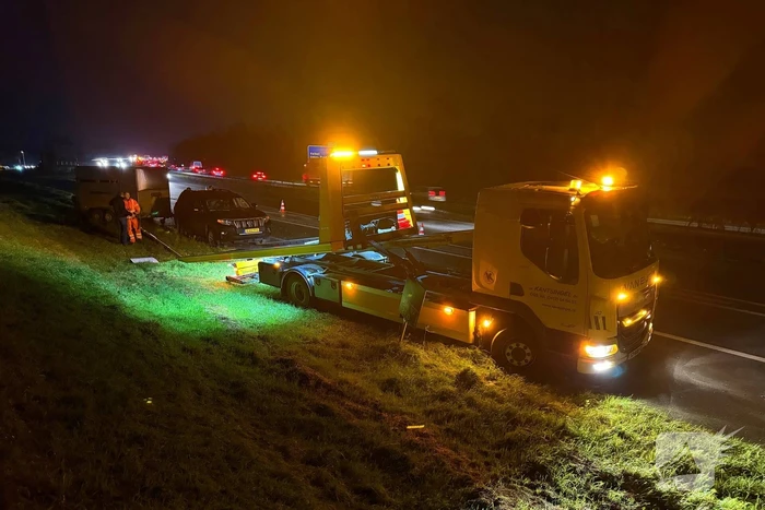 Eenzijdig ongeval op snelweg bij afslag Volkel veroorzaakt verkeershinder