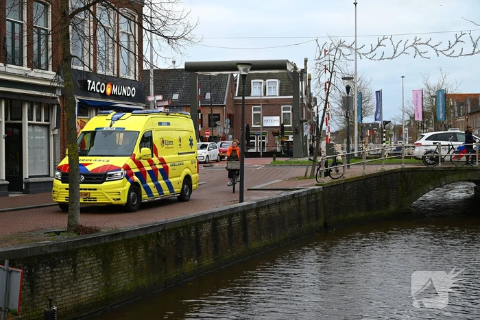 Fietsster belandt in gracht
