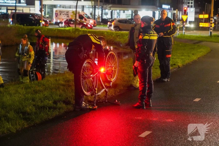 Fiets gevonden langs het water