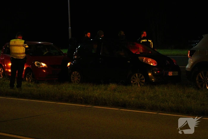 Auto's komen in botsing op N201