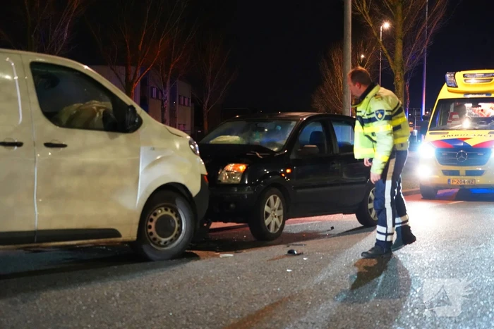 Bestuurder aangehouden na frontale aanrijding