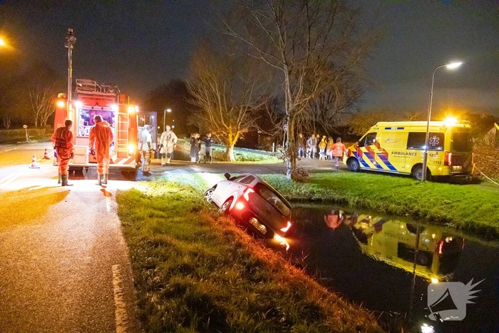 Beschonken automobilist raakt te water