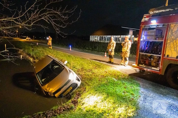 Beschonken automobilist raakt te water