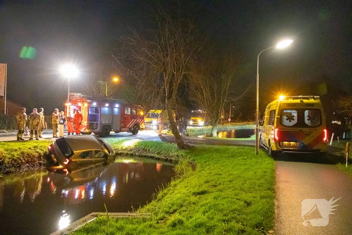 Beschonken automobilist raakt te water