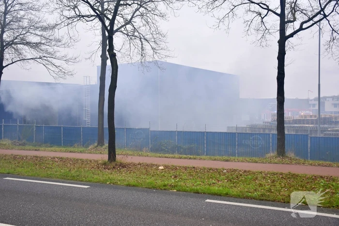 Fikse rookontwikkeling bij brand op terrein recycliingbedrijf