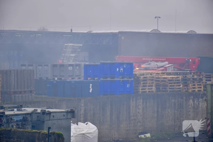 Fikse rookontwikkeling bij brand op terrein recycliingbedrijf