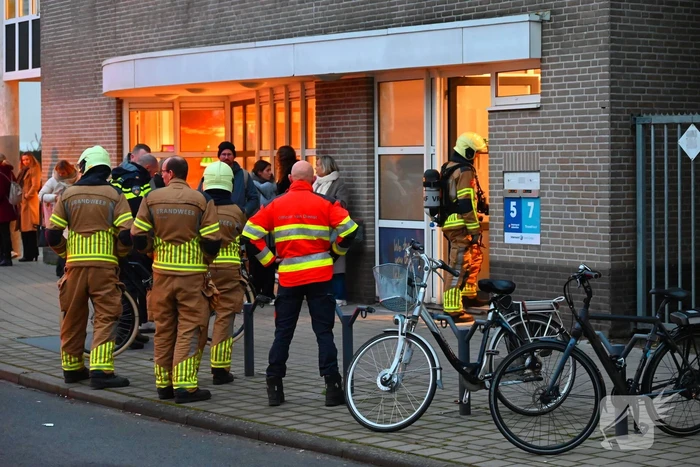 Brandweer onderzoekt gaslucht in reisbureau