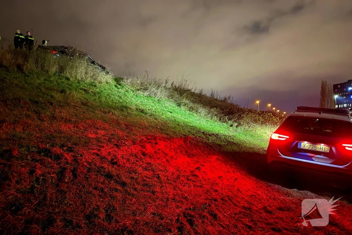 Automobilist belandt in de berm