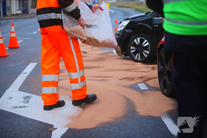 Flinke schade bij botsing tussen twee auto's