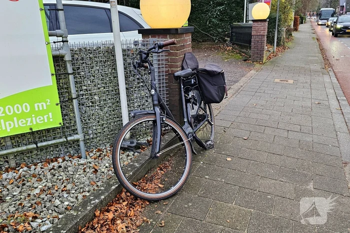 E-biker en automobilist met elkaar in botsing