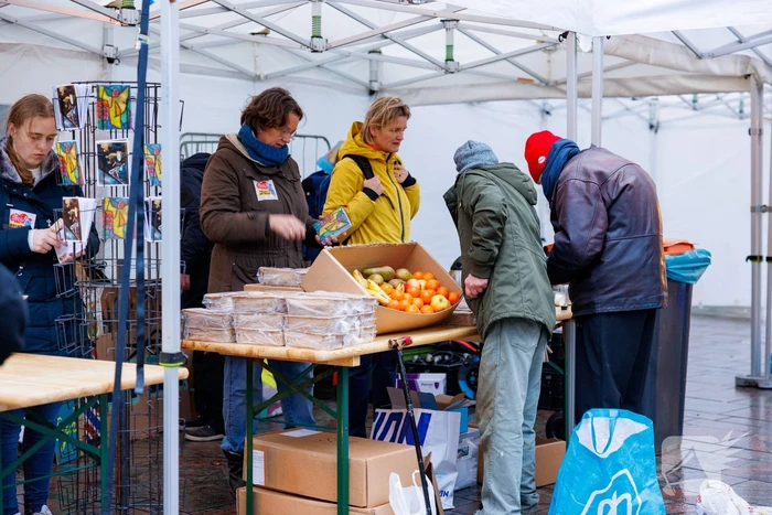 Demonstratie voor stoeptegel Benjamin