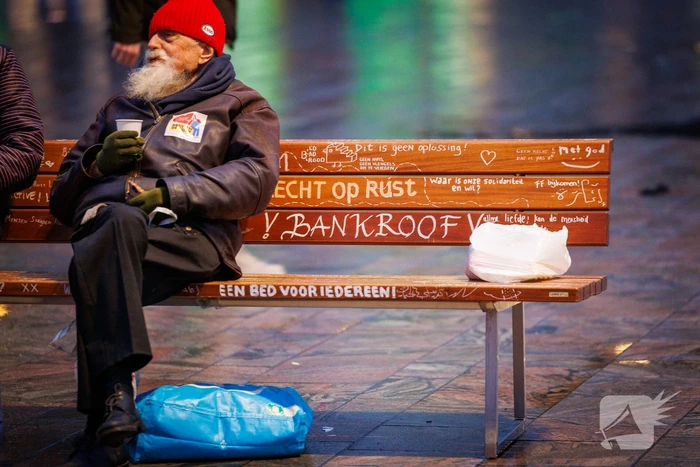 Demonstratie voor stoeptegel Benjamin