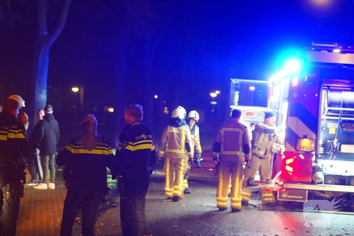 Traditiegetrouw gaat aanhanger in vlammen op