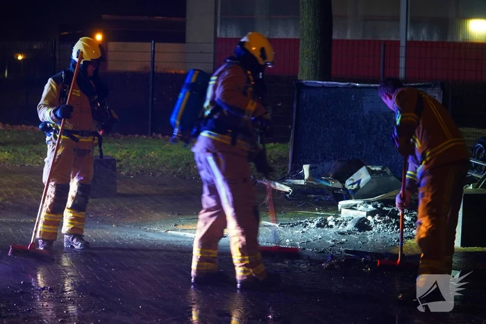 Traditiegetrouw gaat aanhanger in vlammen op