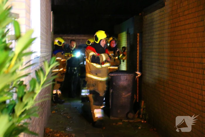 Bewoner blust brand in garage