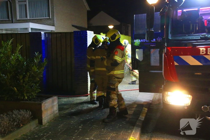 Bewoner blust brand in garage