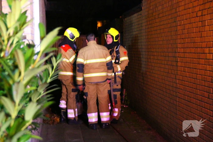Bewoner blust brand in garage